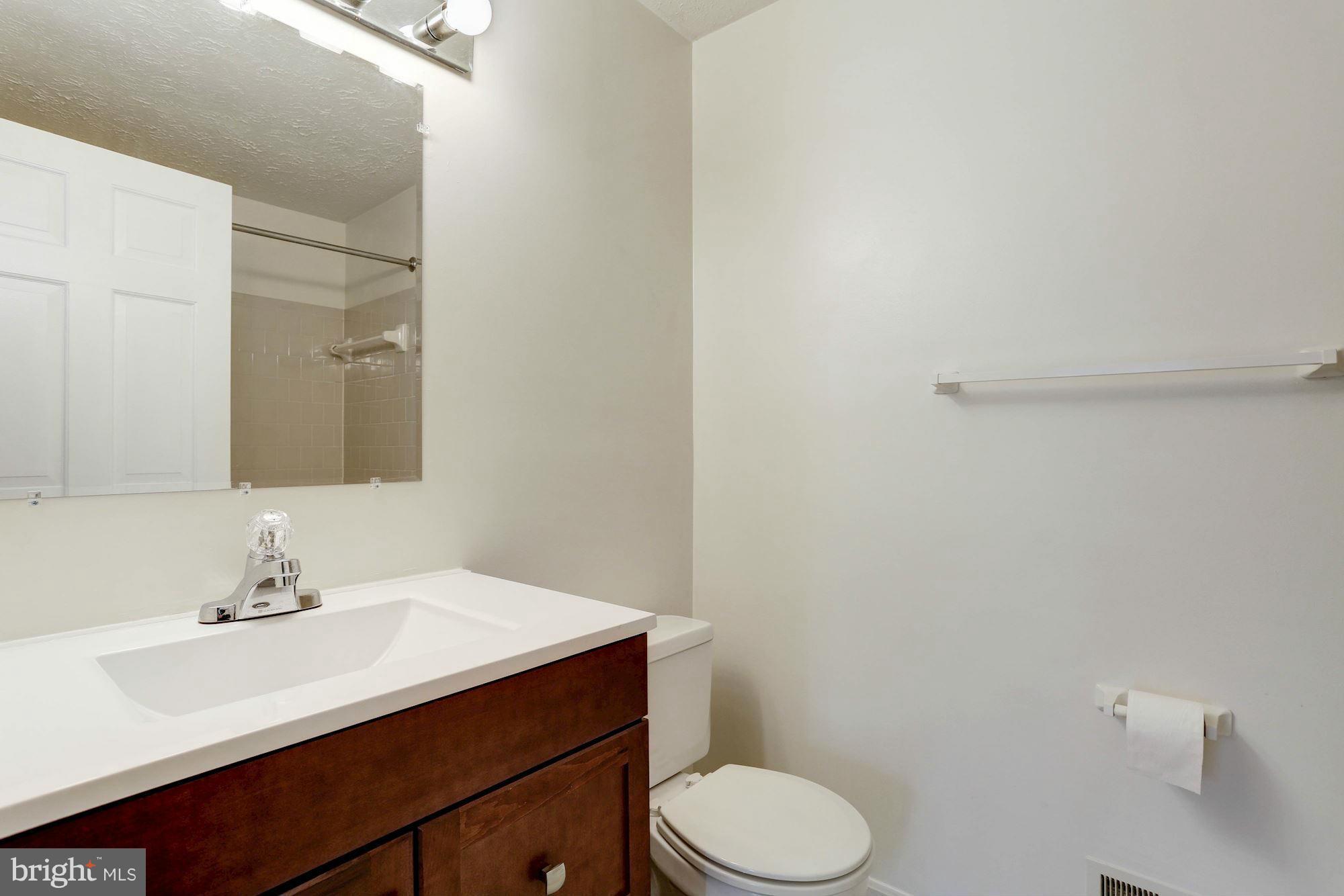 11317 Crescendo Place Silver Spring, MD 20901 - Photo 15 of 23 Full Guest Bath
