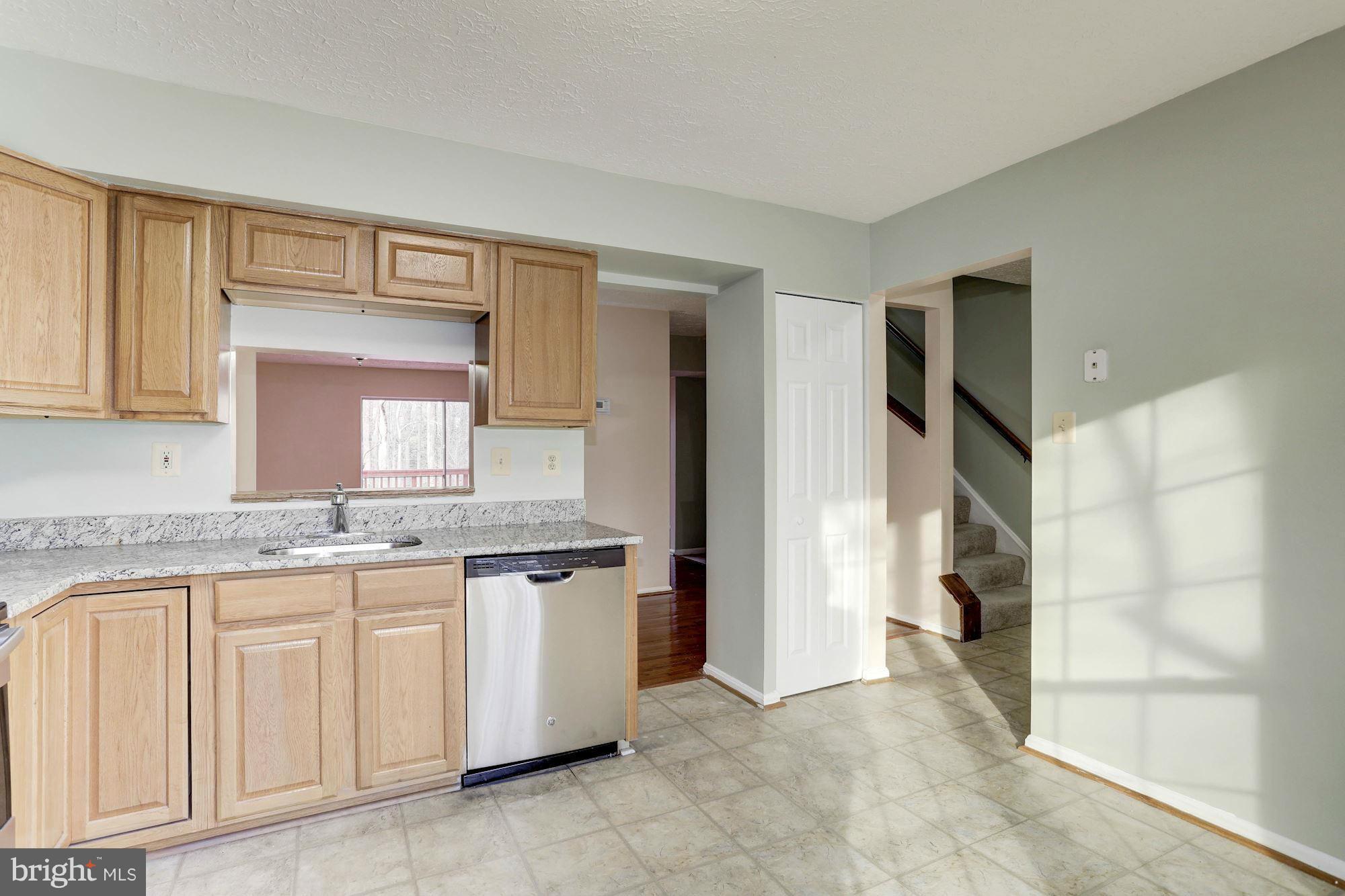 11317 Crescendo Place Silver Spring, MD 20901 - Photo 4 of 23 Kitchen