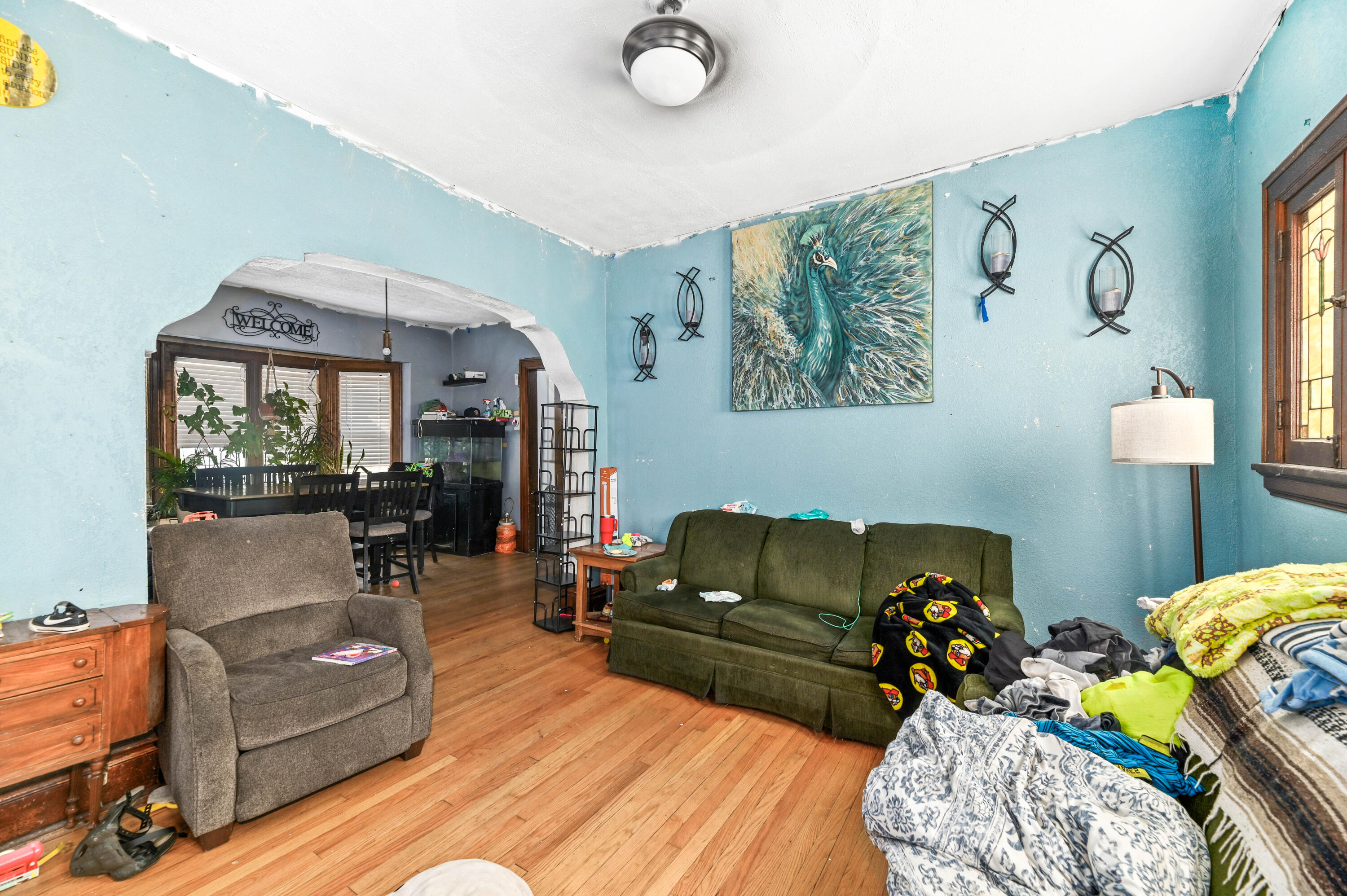 2437 South 29th Street Milwaukee, WI 53215 - Photo 4 of 28 Living room