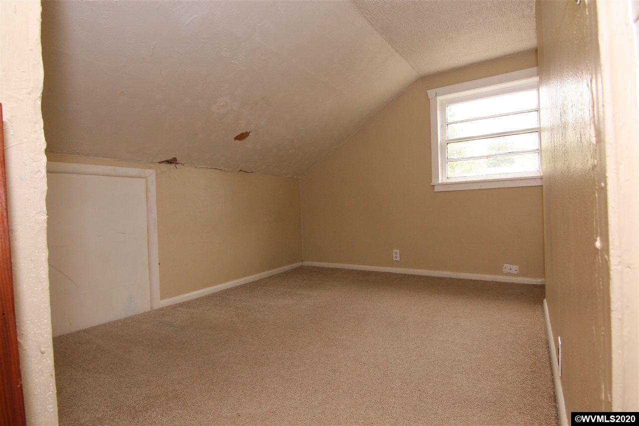 12938 Southeast Foster Road Portland, OR 97236 - Photo 8 of 9