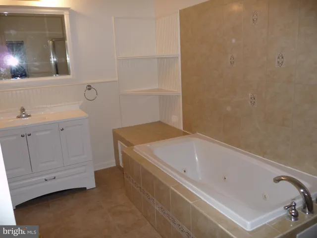 $4,195 | 3517 Forest Drive, Arlington, VA 22206