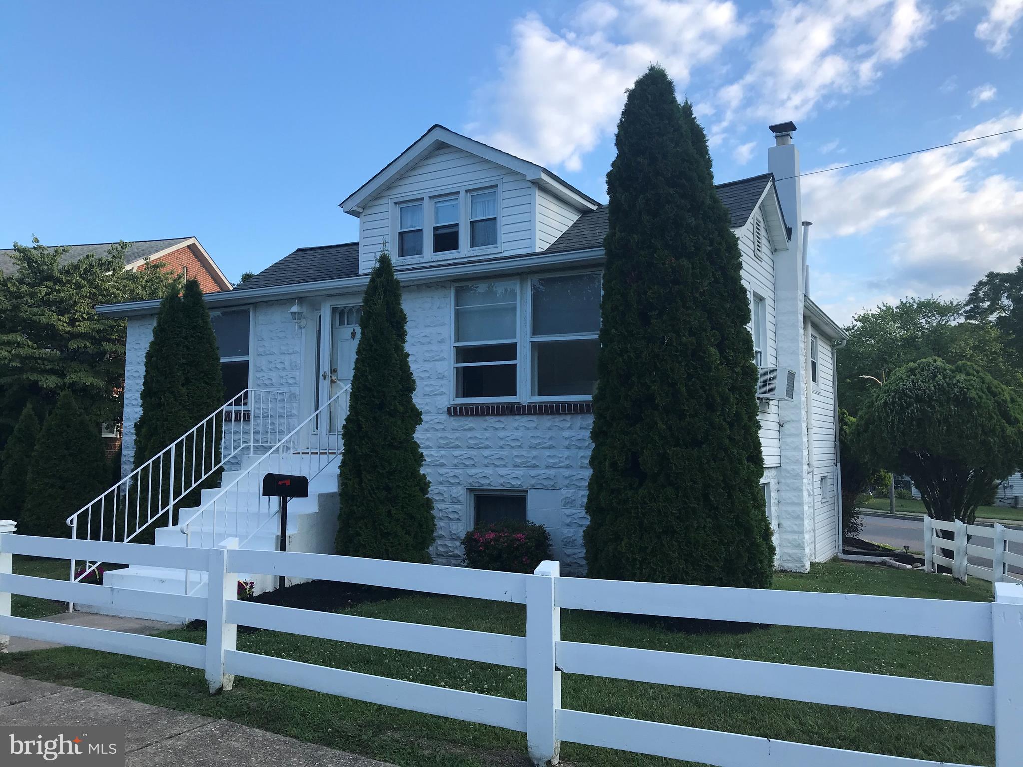 157 Riverside Road Baltimore, MD 21221 - Photo 3 of 44