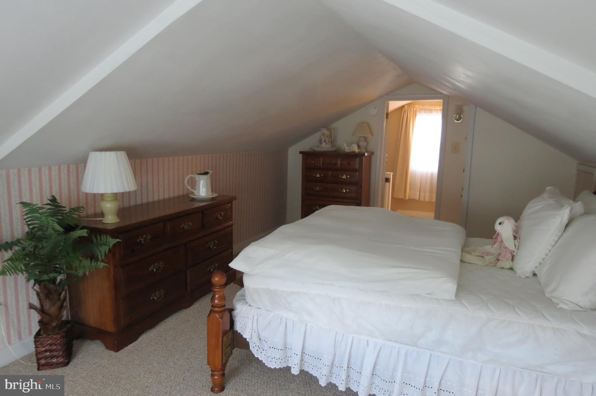 157 Riverside Road Baltimore, MD 21221 - Photo 23 of 44 Upstairs bedroom