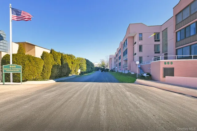 $520,000 | 800 Willis Avenue, Unit 313, Albertson, NY 11507