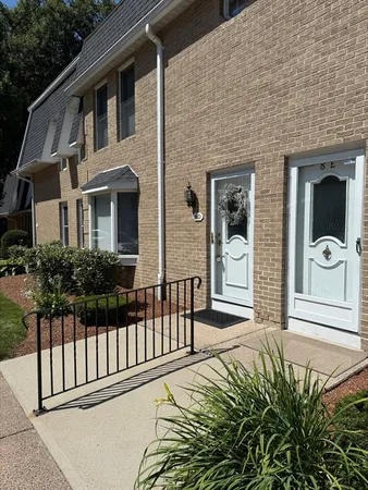 $299,900 | 8 Mansion Woods Drive, Unit D, Agawam, MA 01001