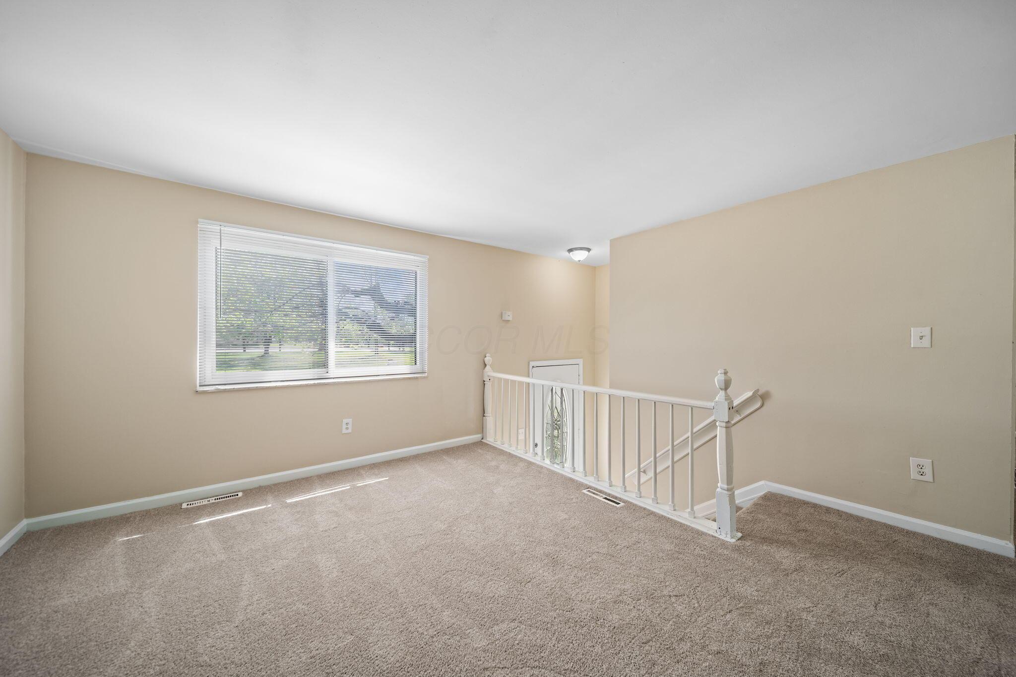 5220 Refugee Road Columbus, OH 43232 - Photo 9 of 48 9-web-or-mls-A7409866-2