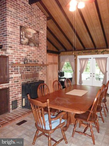 12723 Kahns Road Manassas, VA 20112 - Photo 3 of 30 Breakfast/Great Room with Cathedral Ceilings