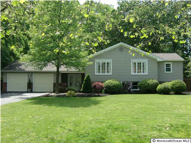 63 Blenheim Road Manalapan, NJ 07726 - Photo 1 of 3 Primary Photo