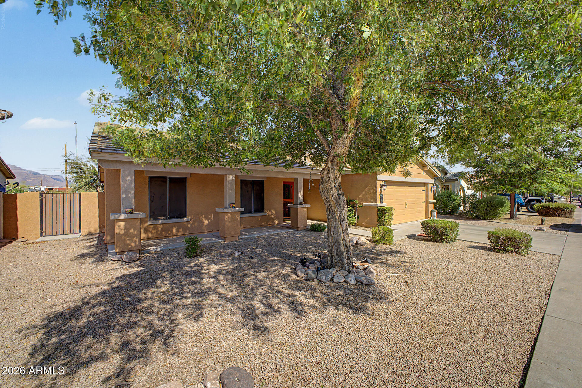 2677 South Conestoga Road Apache Junction, AZ 85119 - Photo 2 of 37