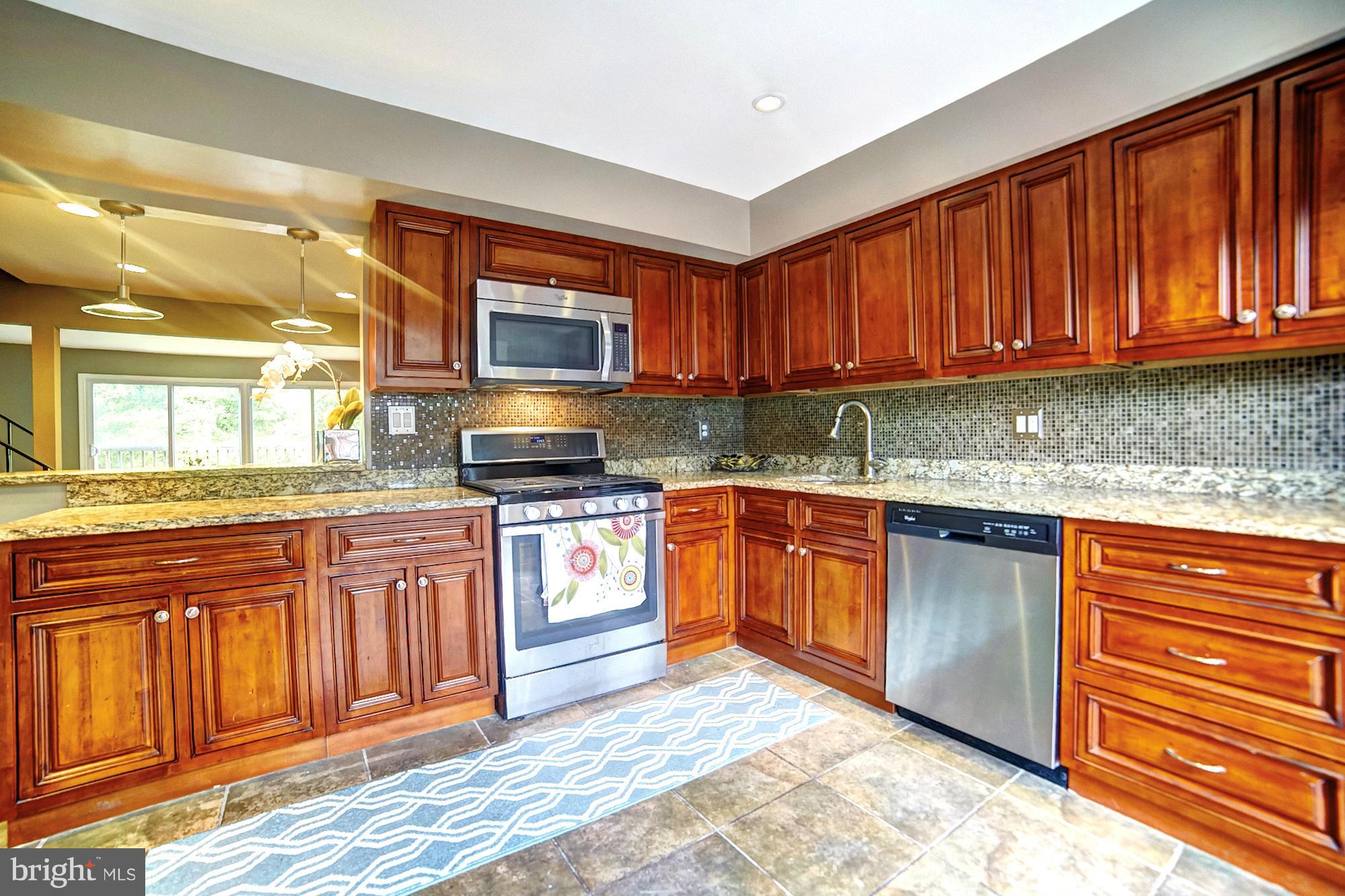 8248 Vosges Road Baltimore, MD 21244 - Photo 3 of 23 Granite & Stainless