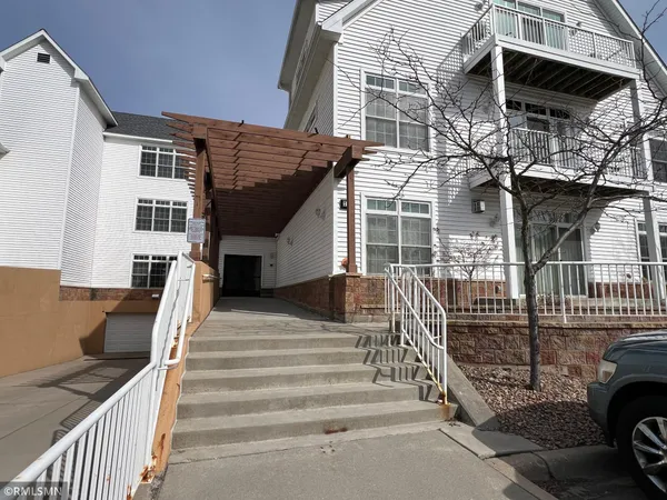 $257,900 | 2100 Old School Road, Unit 105, Mound, MN 55364