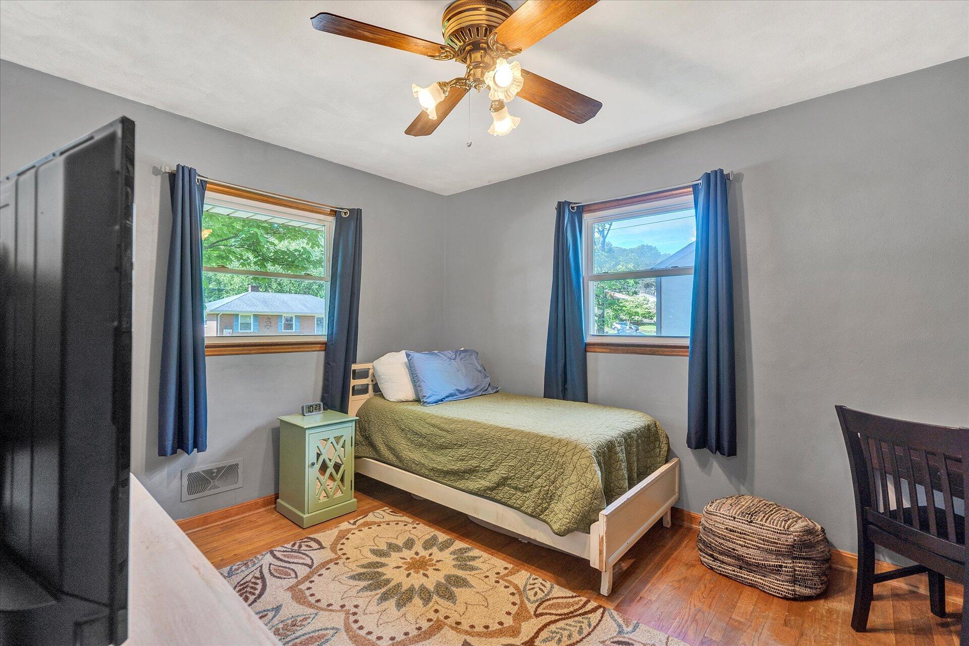 5313 Grandin Rd Extension Roanoke, VA 24018 - Photo 12 of 21 10-DSC2568