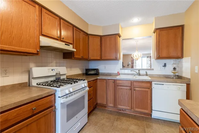 $279,900 | 34 Glenfield Drive, West Seneca, NY 14224