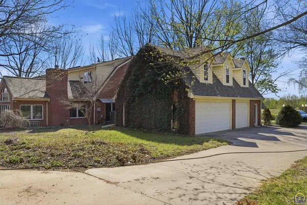 $895,000 | 1315 Northeast 46th Street, Topeka, KS 66617