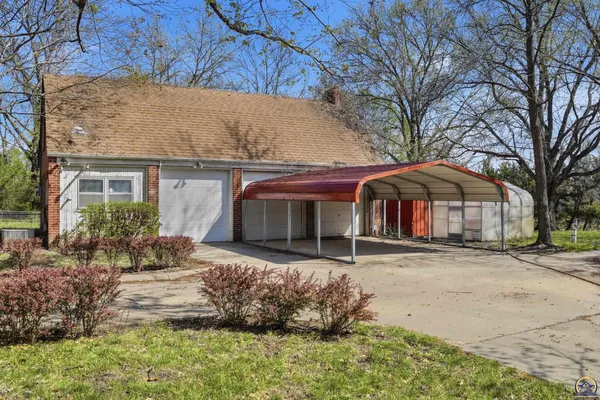 $895,000 | 1315 Northeast 46th Street, Topeka, KS 66617