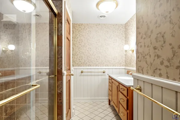 $895,000 | 1315 Northeast 46th Street, Topeka, KS 66617