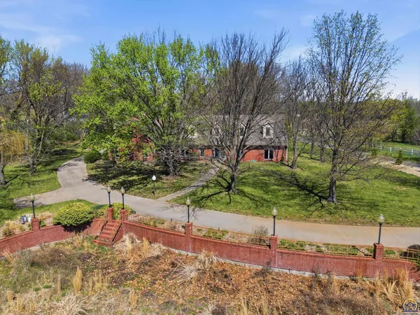 $895,000 | 1315 Northeast 46th Street, Topeka, KS 66617
