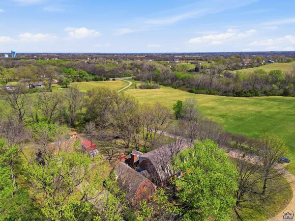 $895,000 | 1315 Northeast 46th Street, Topeka, KS 66617