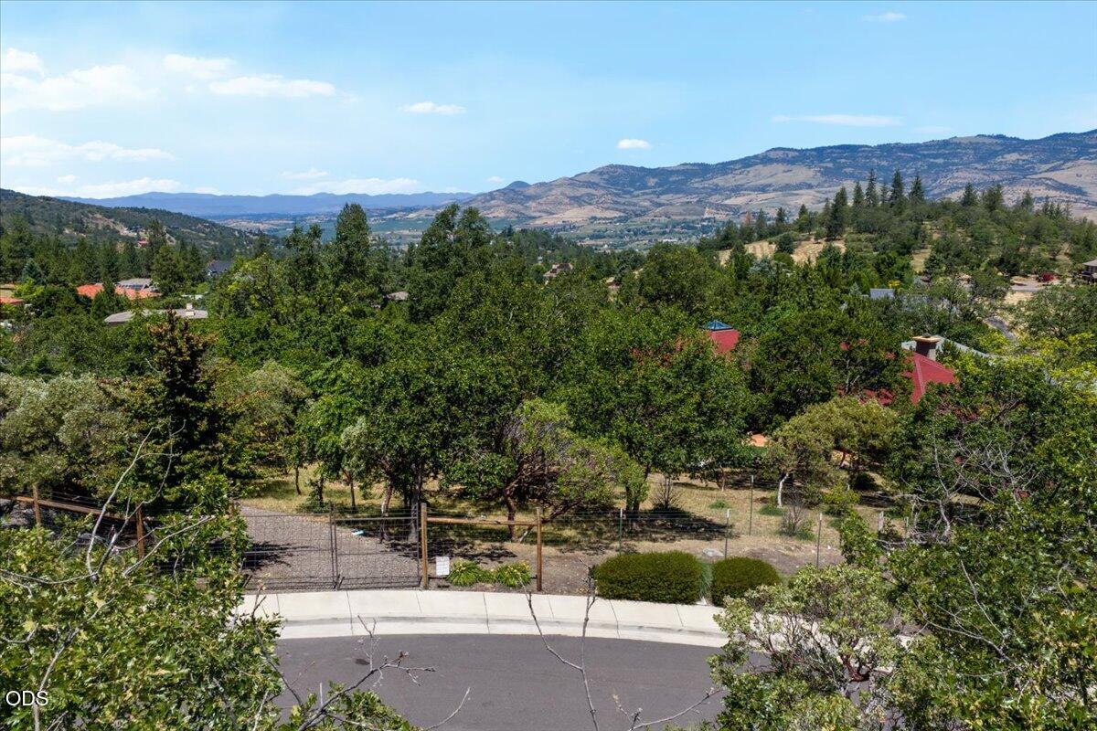 163 Hitt Road Ashland, OR 97520 - Photo 15 of 19