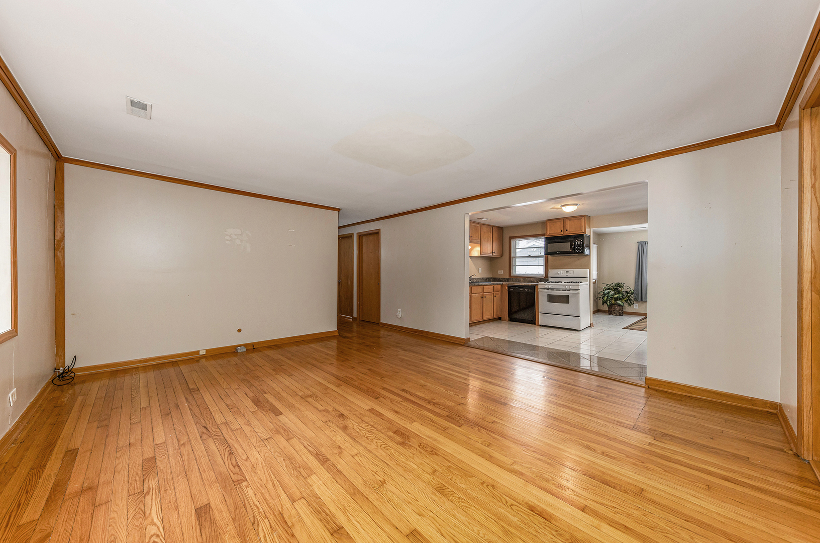 28W365 Batavia Road Warrenville, IL 60555 - Photo 5 of 20