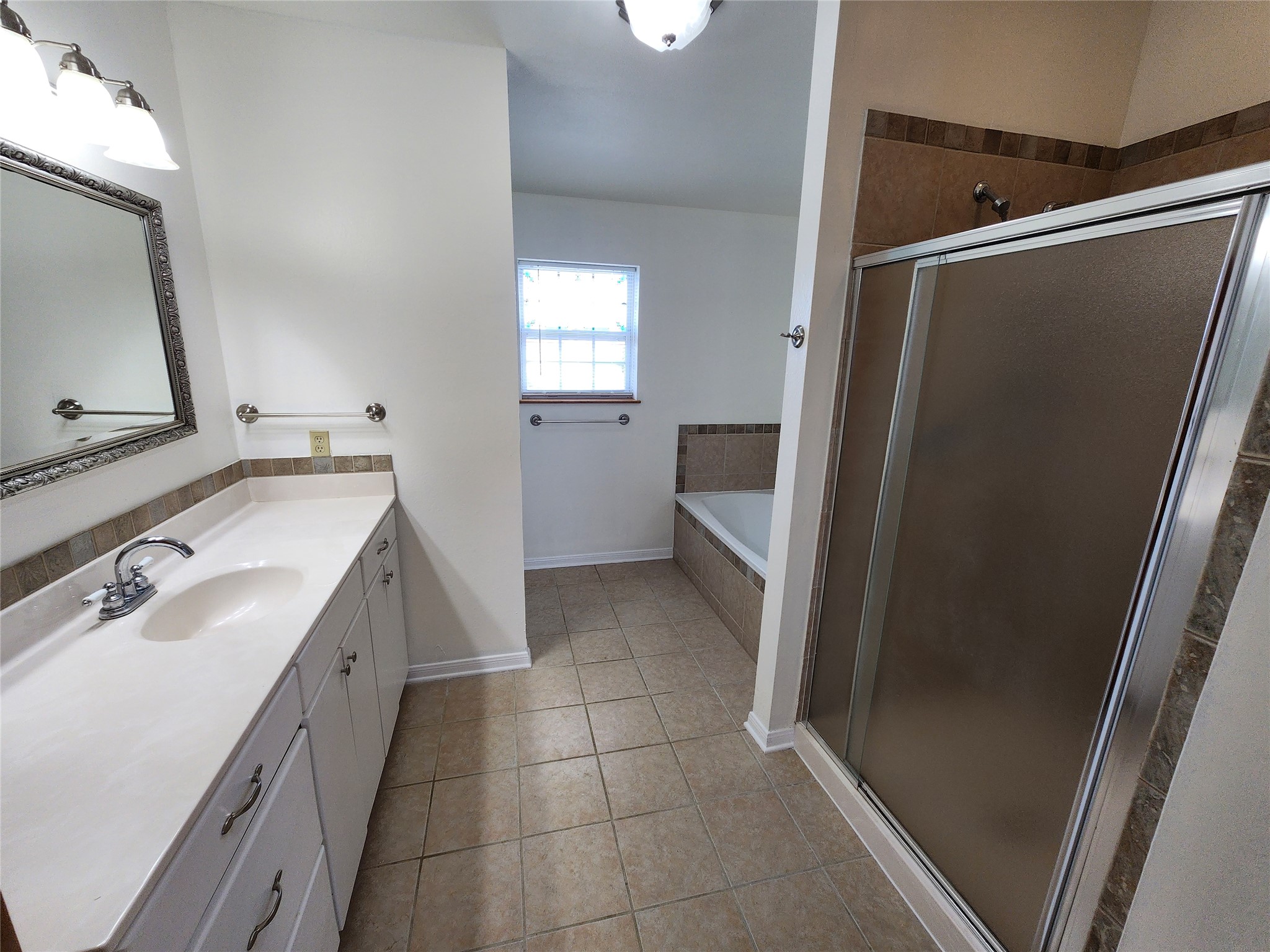 500 Spring Creek Road Florence, TX 76527 - Photo 30 of 38 Nice large primary bath with a 6 foot soaking tub that is fully insulated to hold heat.