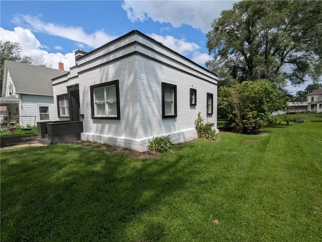 $109,000 | 304 Miami Street, Hiawatha, KS 66434