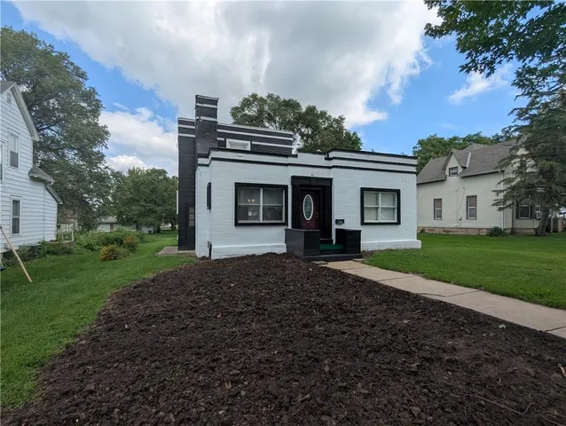 $109,000 | 304 Miami Street, Hiawatha, KS 66434