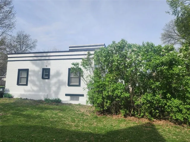 $109,000 | 304 Miami Street, Hiawatha, KS 66434