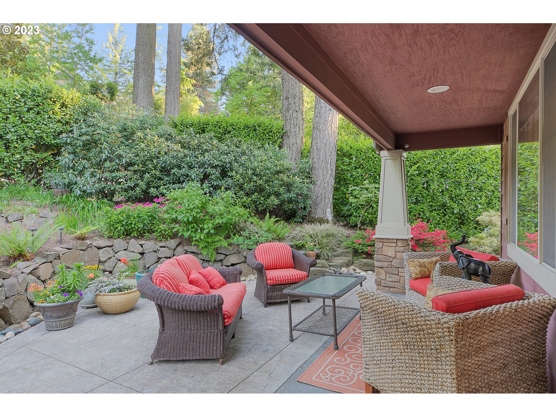 11846 Southwest Lesser Road Portland, OR 97219 - Photo 6 of 47 Gallery Image 6