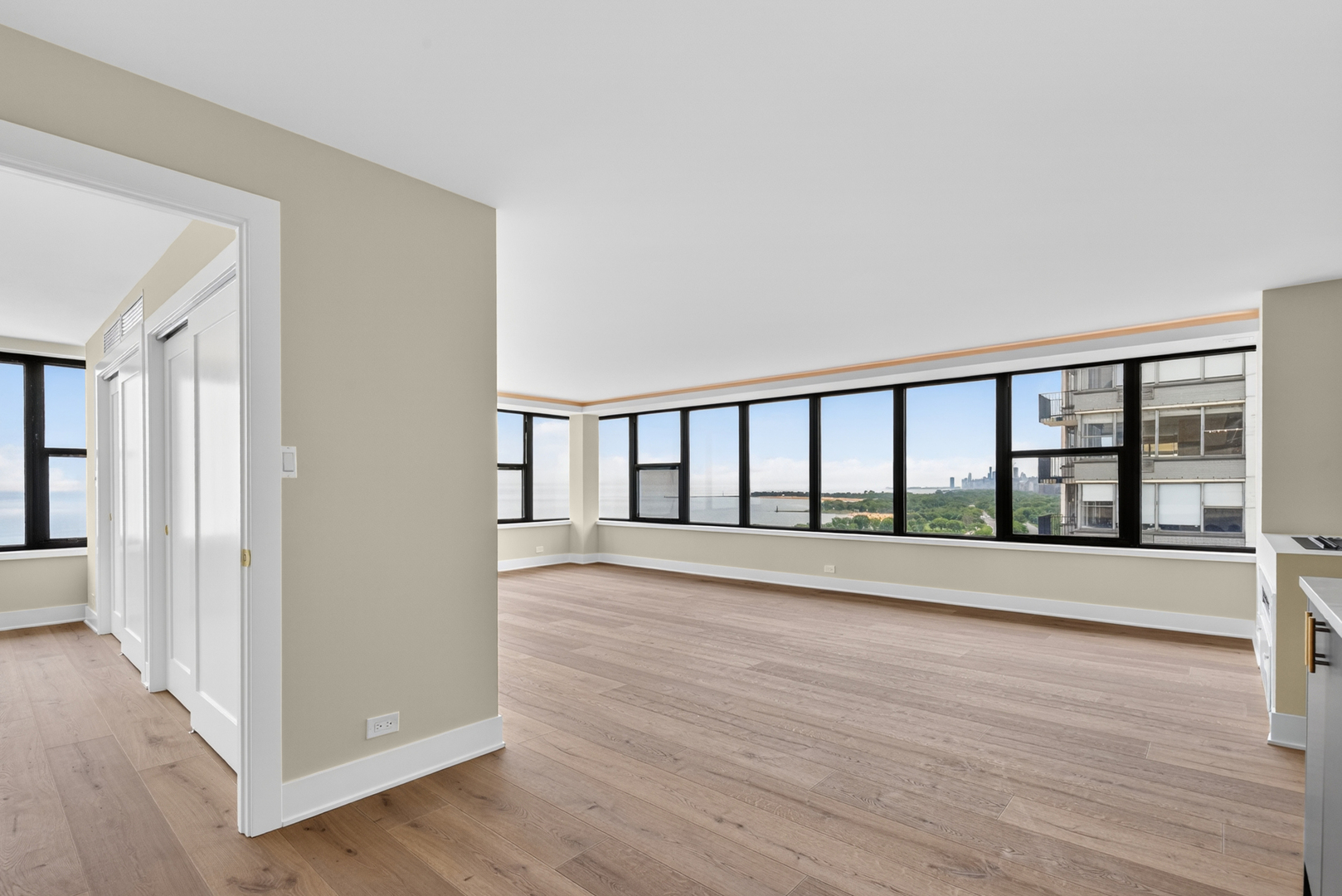 5801 North Sheridan Road, Unit 20D Chicago, IL 60660 - Photo 3 of 34