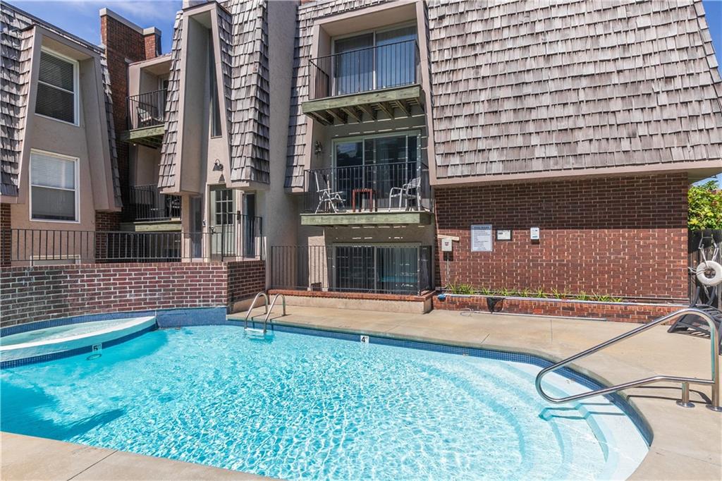 3602 Gillham Road, Unit 11 Kansas City, MO 64111 - Photo 6 of 24