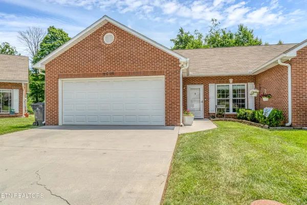 $325,000 | 2010 Misty Glen Lane, Knoxville, TN 37909