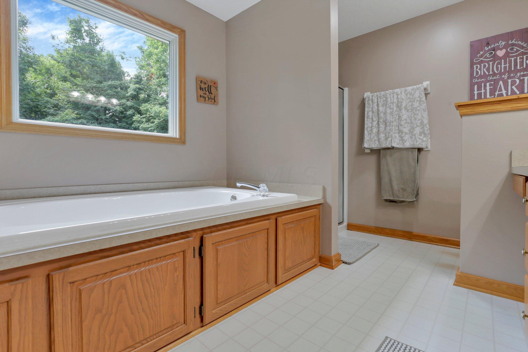 5251 Lithopolis Road Northwest Lancaster, OH 43130 - Photo 31 of 59 garden tub