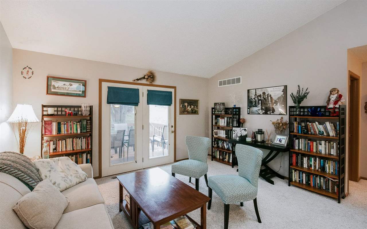 1964 Holiday Road Coralville, IA 52241 - Photo 3 of 23 Gallery Image 3