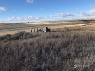 39680-5 Star Barn Road North Davenport, WA 99122 - Photo 3 of 7 a view of an ocean and a yard