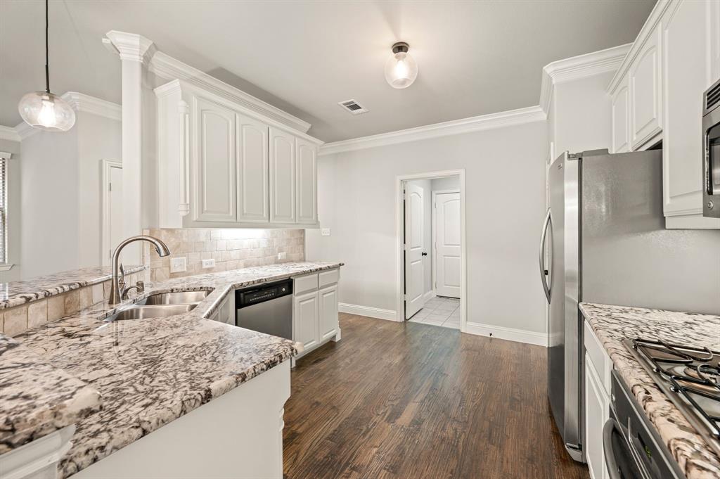 250 Churchill Loop Grapevine, TX 76051 - Photo 13 of 38