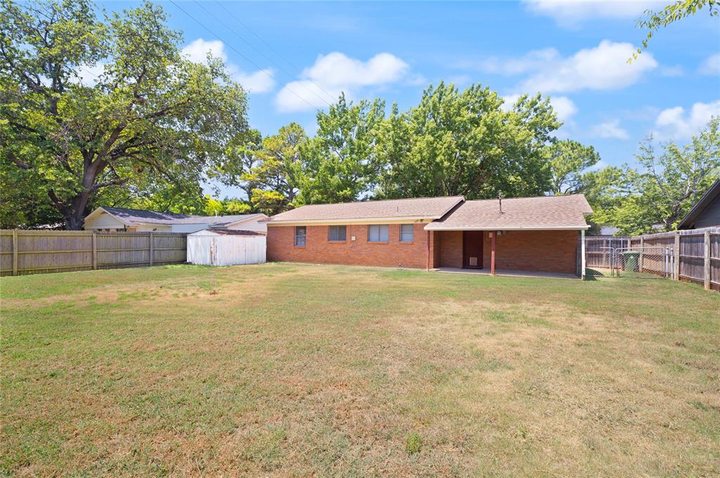 1332 Harrison Lane Hurst, TX 76053 - Photo 23 of 33