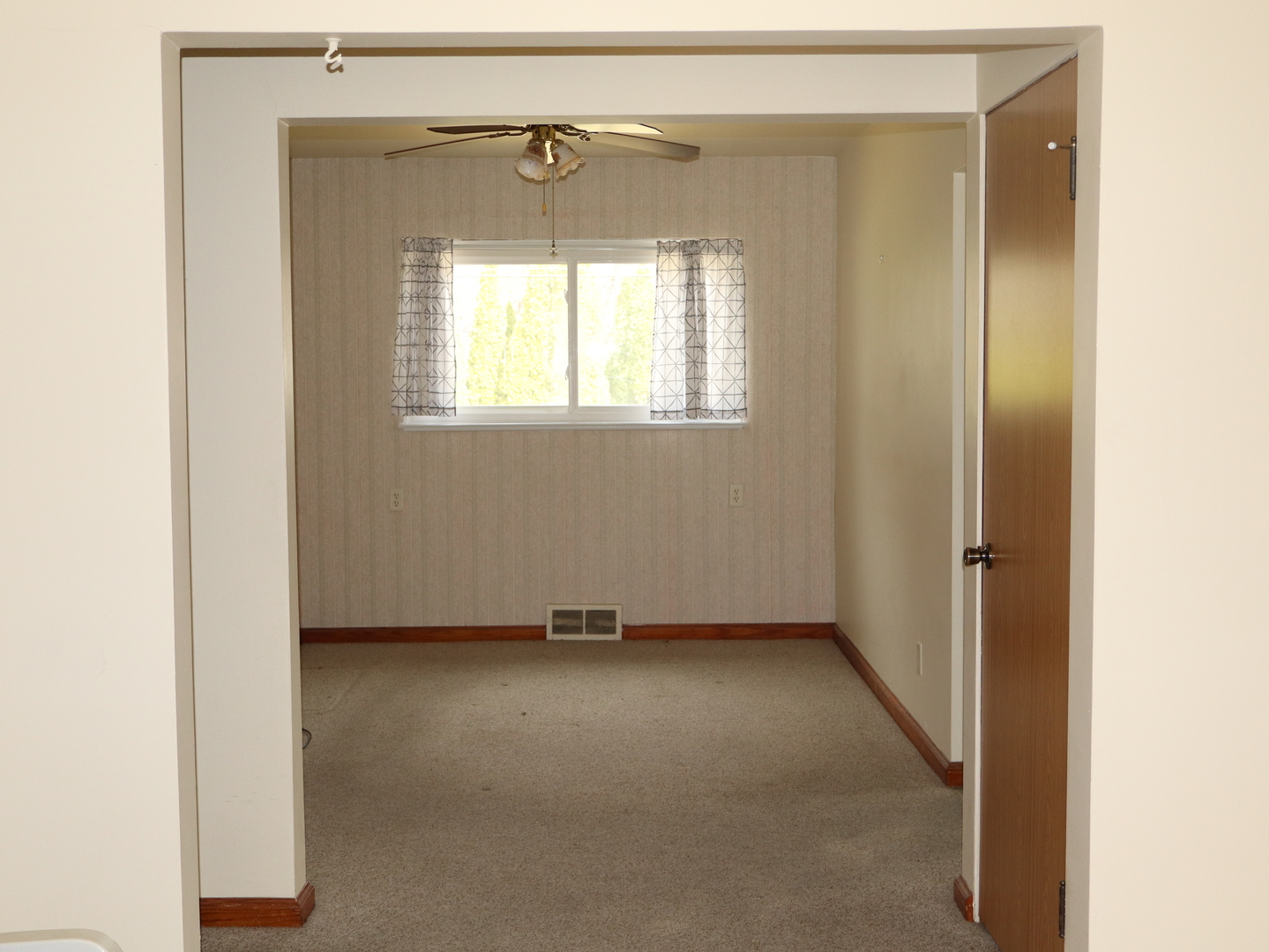 424 West Bluff Street Streator, IL 61364 - Photo 6 of 20 a view of a small space with wooden floor and a window