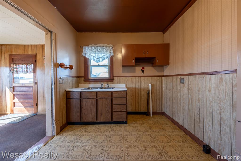 72121 McFadden Road Armada, MI 48005 - Photo 9 of 47