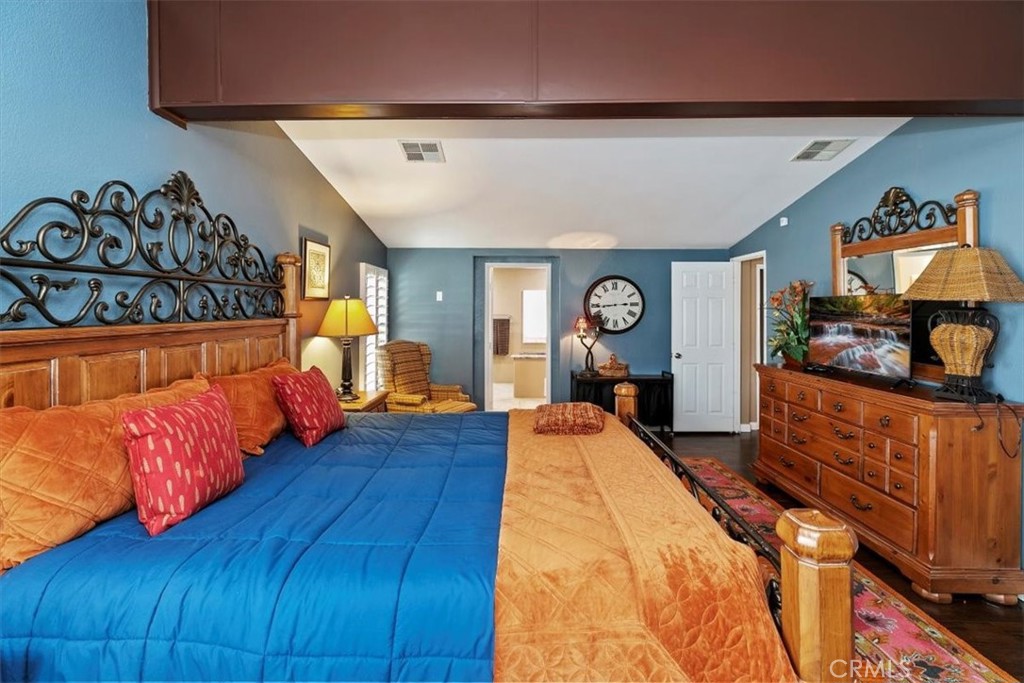 46618 Madison Street, Unit 85 Indio, CA 92201 - Photo 45 of 50 a bed room with a bed and mirror