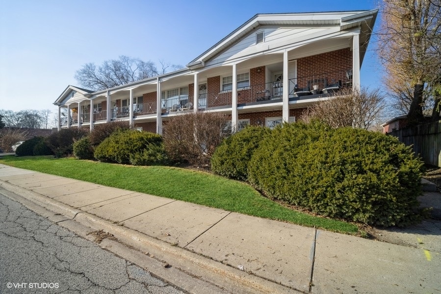 340 Waukegan Road, Unit 3 Glenview, IL 60025 - Photo 1 of 6 a front view of a house with garden