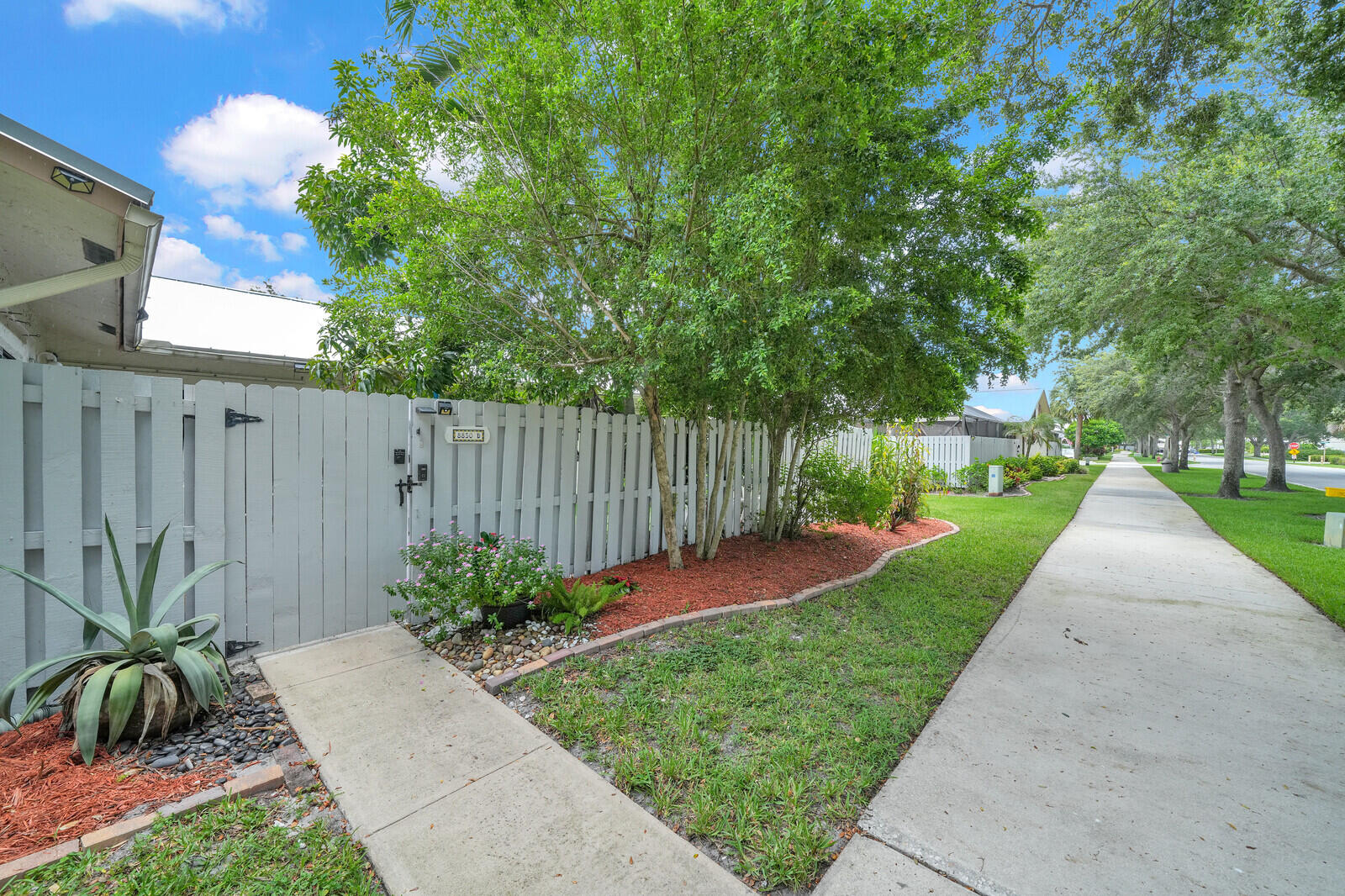 8850 Ranta Court, Unit D Boynton Beach, FL 33436 - Photo 3 of 25 Front Exterior
