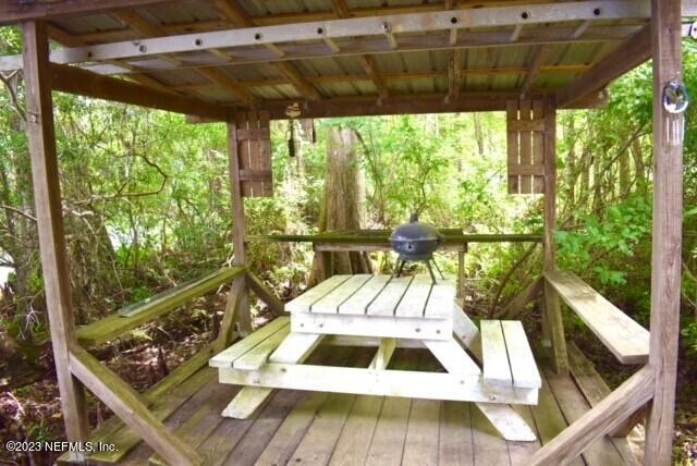 224 Old Woods Road Interlachen, FL 32148 - Photo 8 of 19 224 Old Woods Rd Deck 1