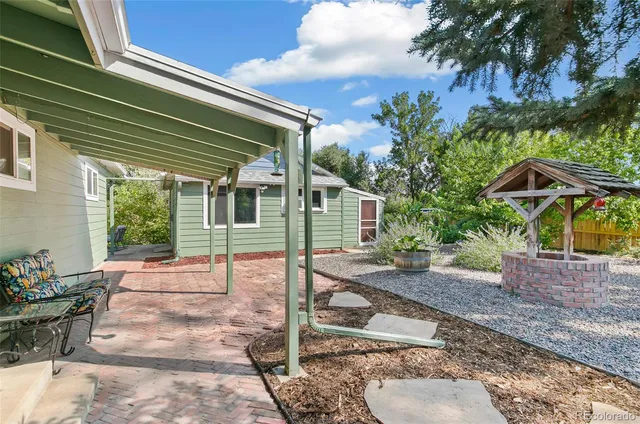 a view of a house with backyard and sitting area