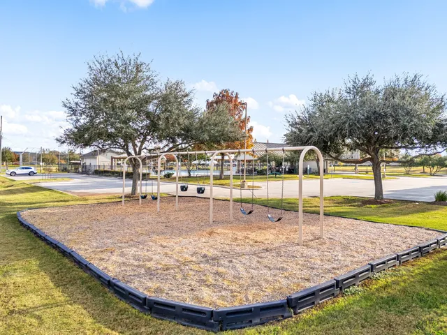 $2,100 | 4815 Mission Lake Court, Richmond, TX 77407