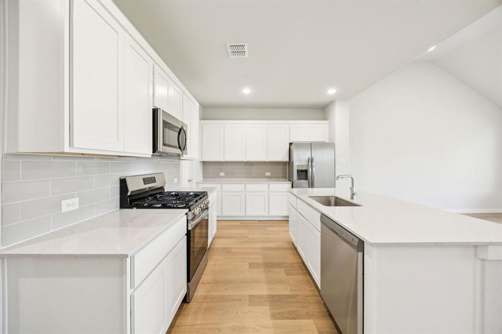 1141 Del Rio Drive Lavon, TX 75166 - Photo 9 of 35 Kitchen in the Masters home plan by Trophy Signature Homes – REPRESENTATIVE PHOTO