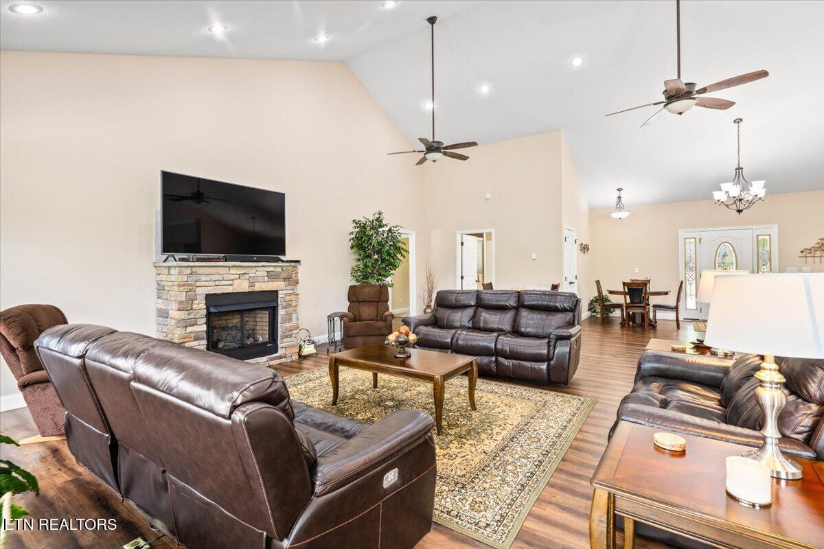 1380 East Norris Point Road La Follette, TN 37766 - Photo 7 of 54 Great Room From Back Door