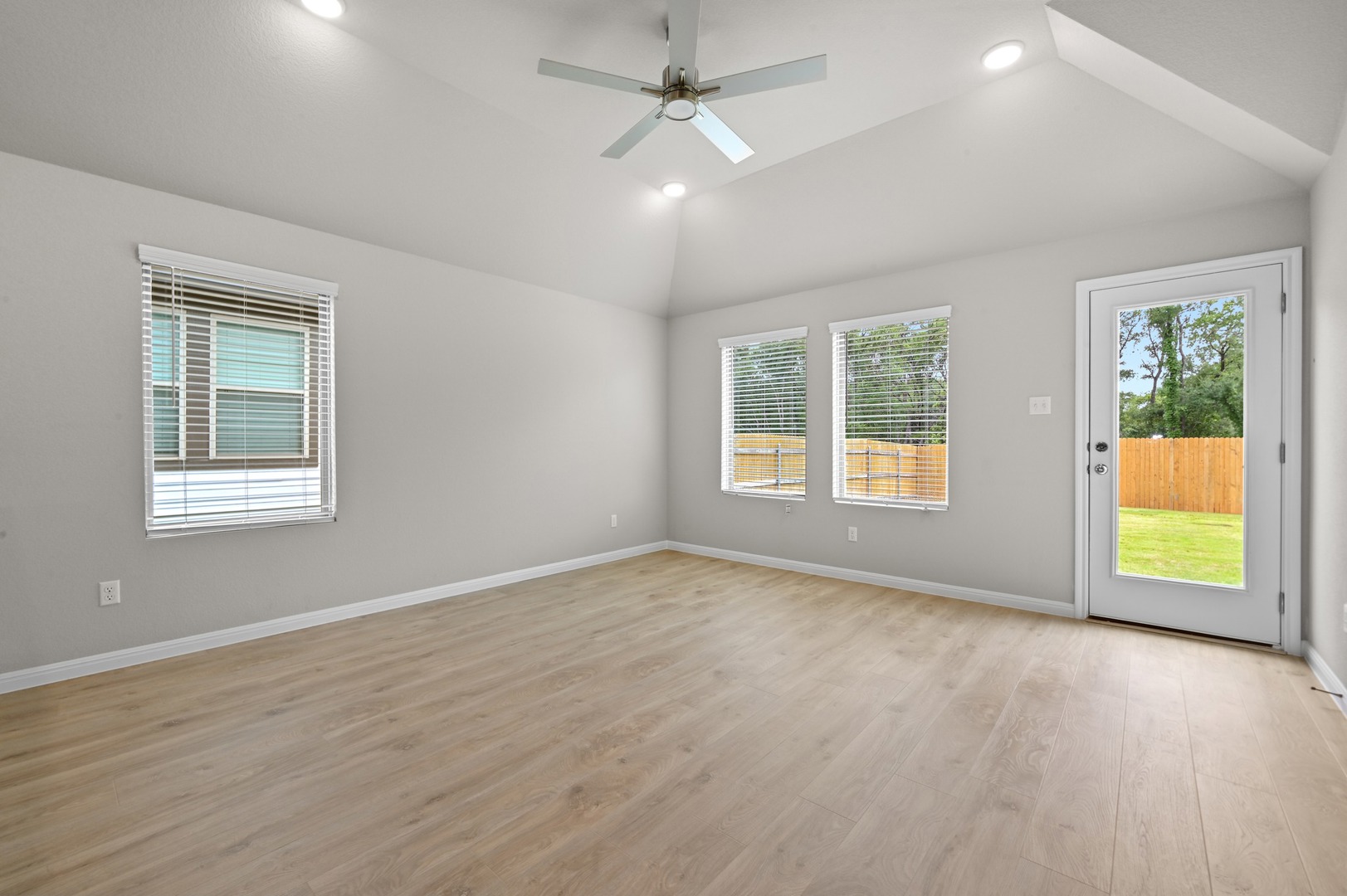 332 Bendecido Loop Elgin, TX 78621 - Photo 11 of 39