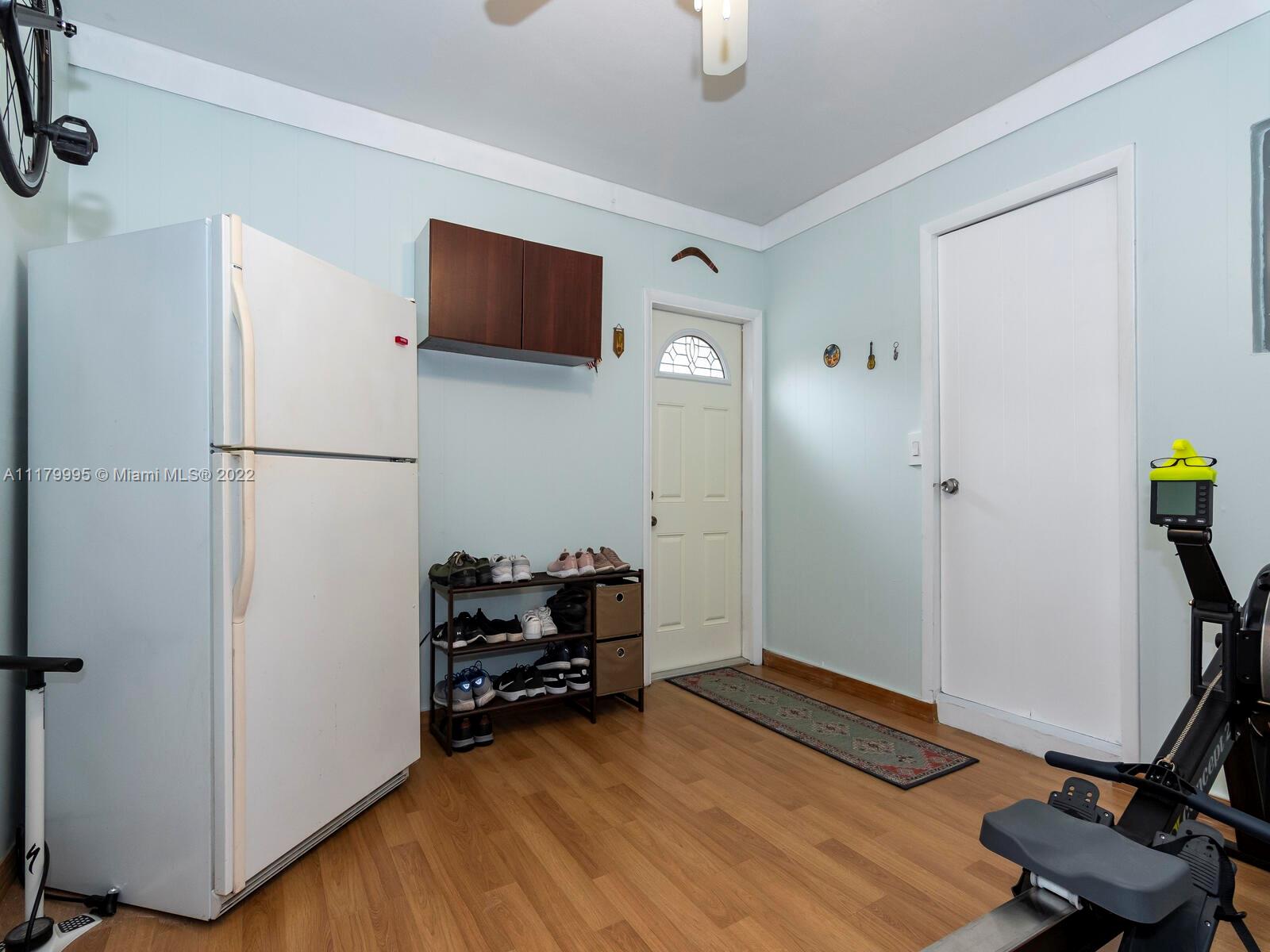 4401 West Park Road Hollywood, FL 33021 - Photo 21 of 23 a view of room with wooden floor and electronic appliances