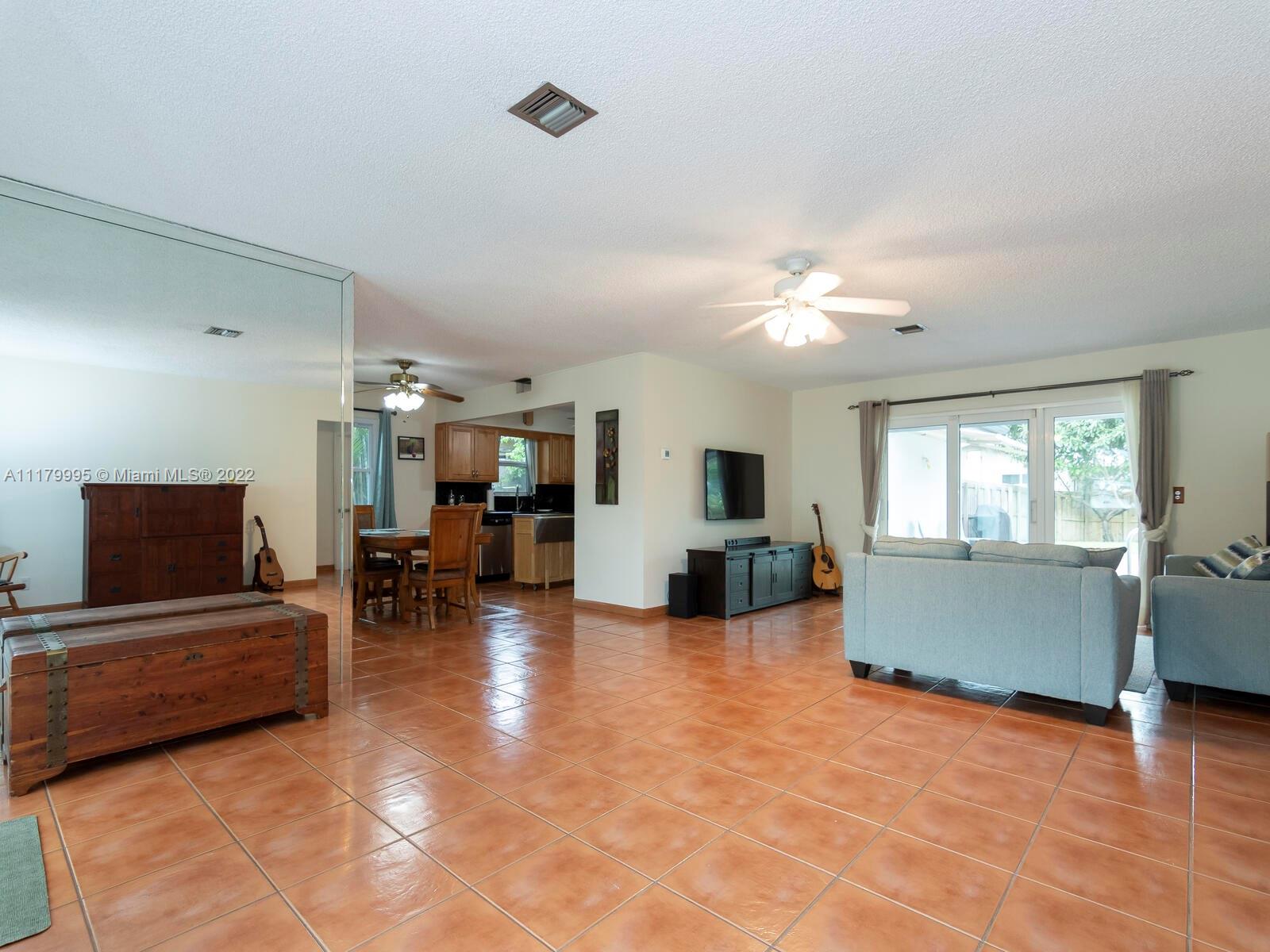4401 West Park Road Hollywood, FL 33021 - Photo 3 of 23 a living room with furniture and window